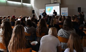 Uczestnicy konferencji zebrani na sali